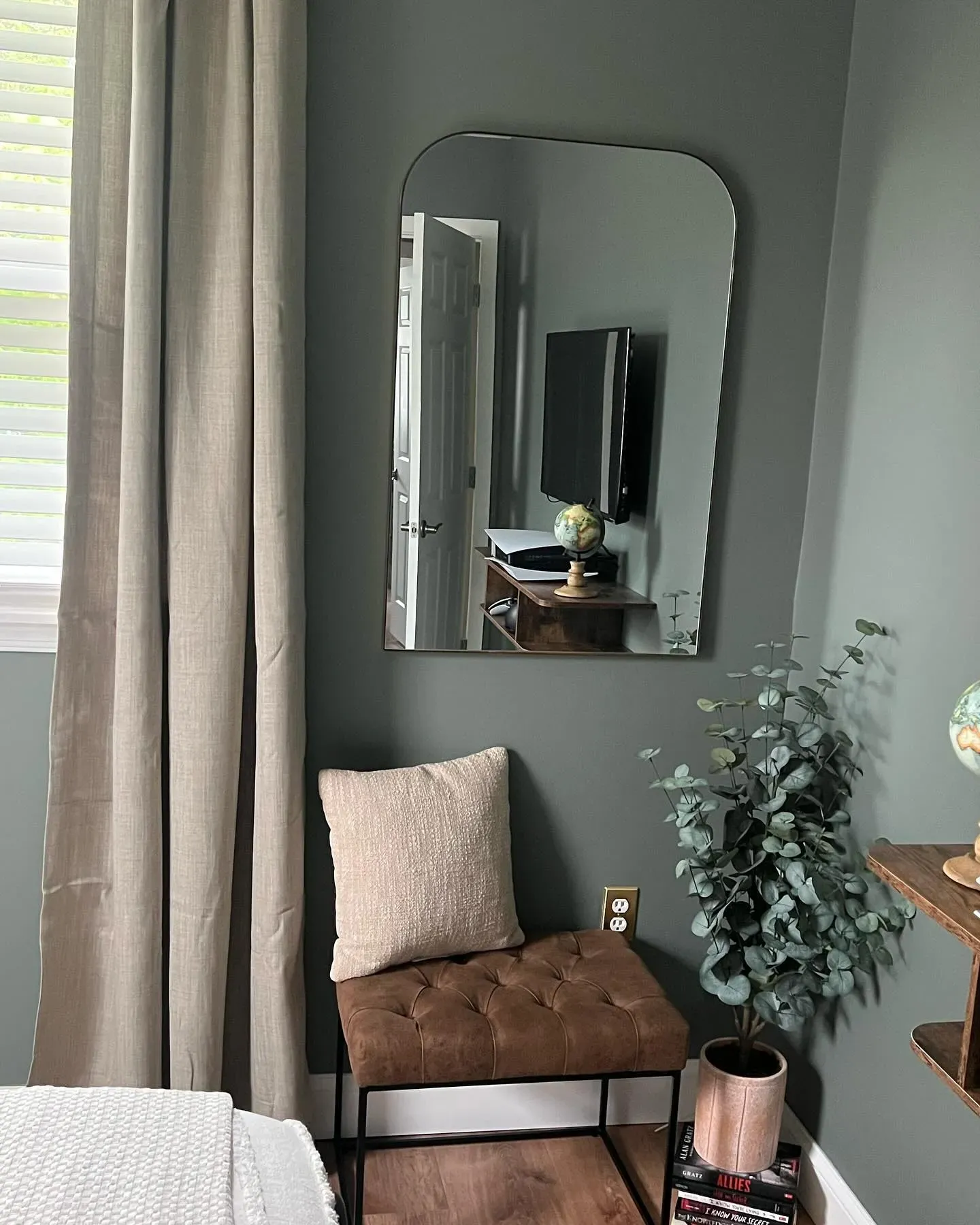 Benjamin Moore Intrigue bedroom paint review