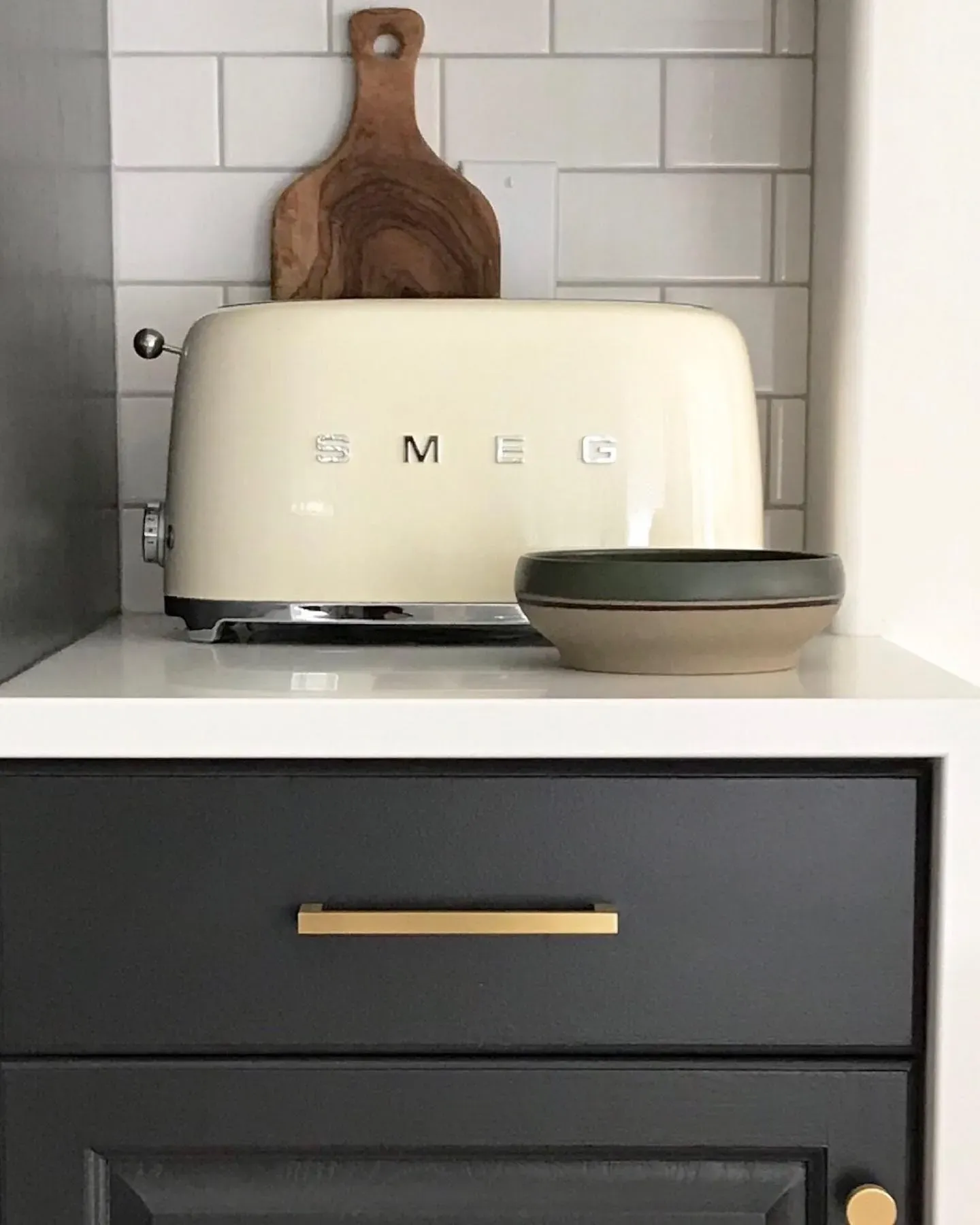 Benjamin Moore Midnight Oil kitchen cabinets paint