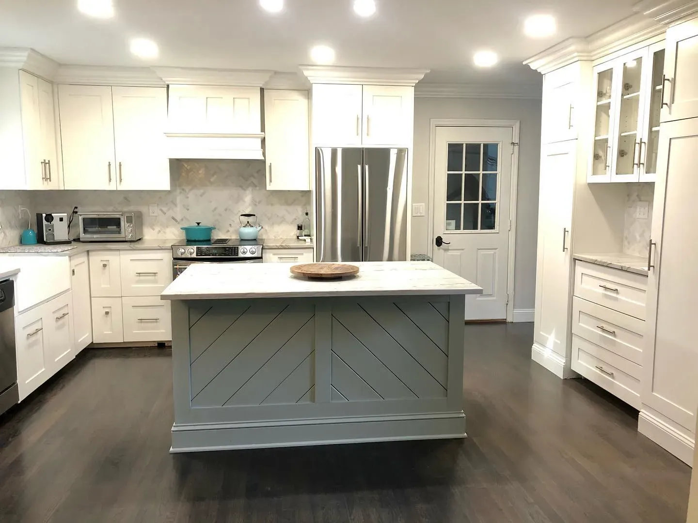Benjamin Moore Kentucky Haze kitchen cabinets 