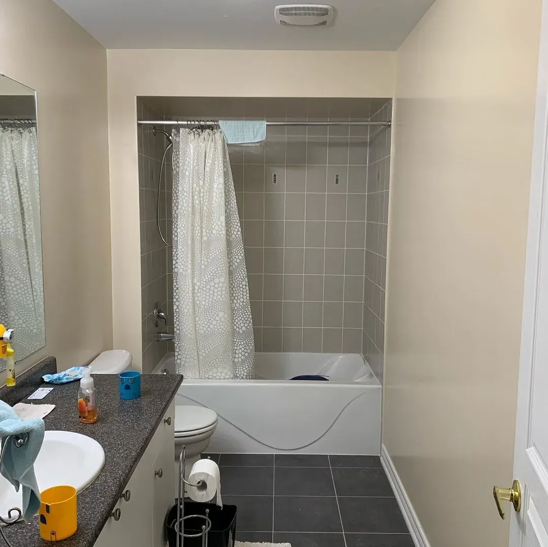 Benjamin Moore OC-12 bathroom paint review