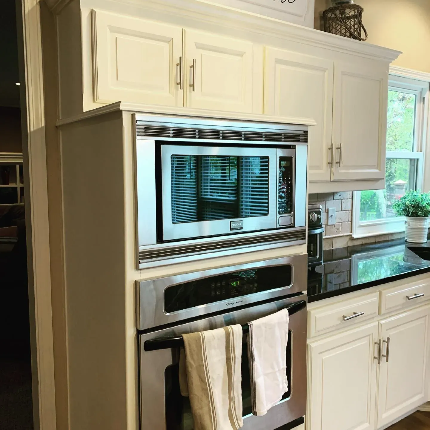 Benjamin Moore yellow paint colors for kitchen cabinets