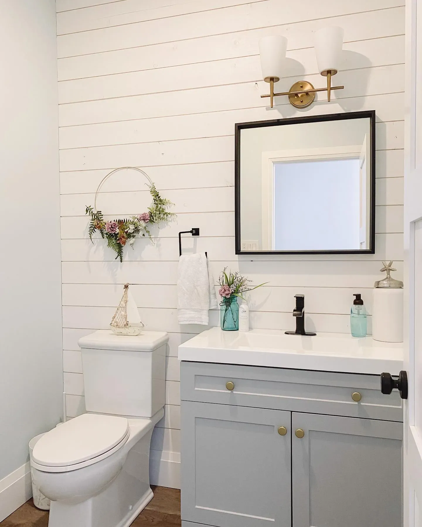 Benjamin Moore Ocean Air bathroom color