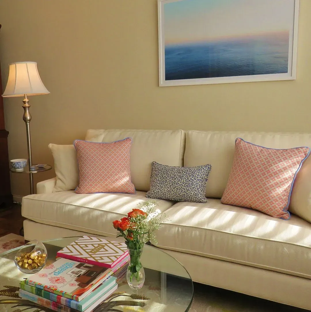 Benjamin Moore Pale Almond living room 