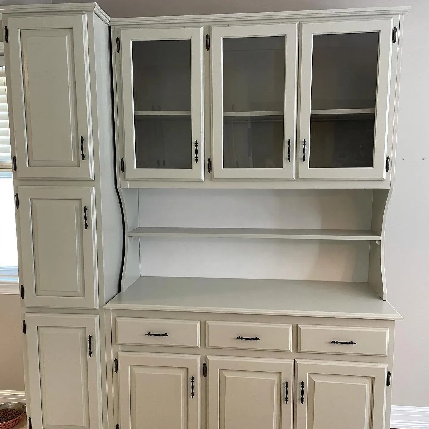 Benjamin Moore Paris Rain kitchen cabinets color review