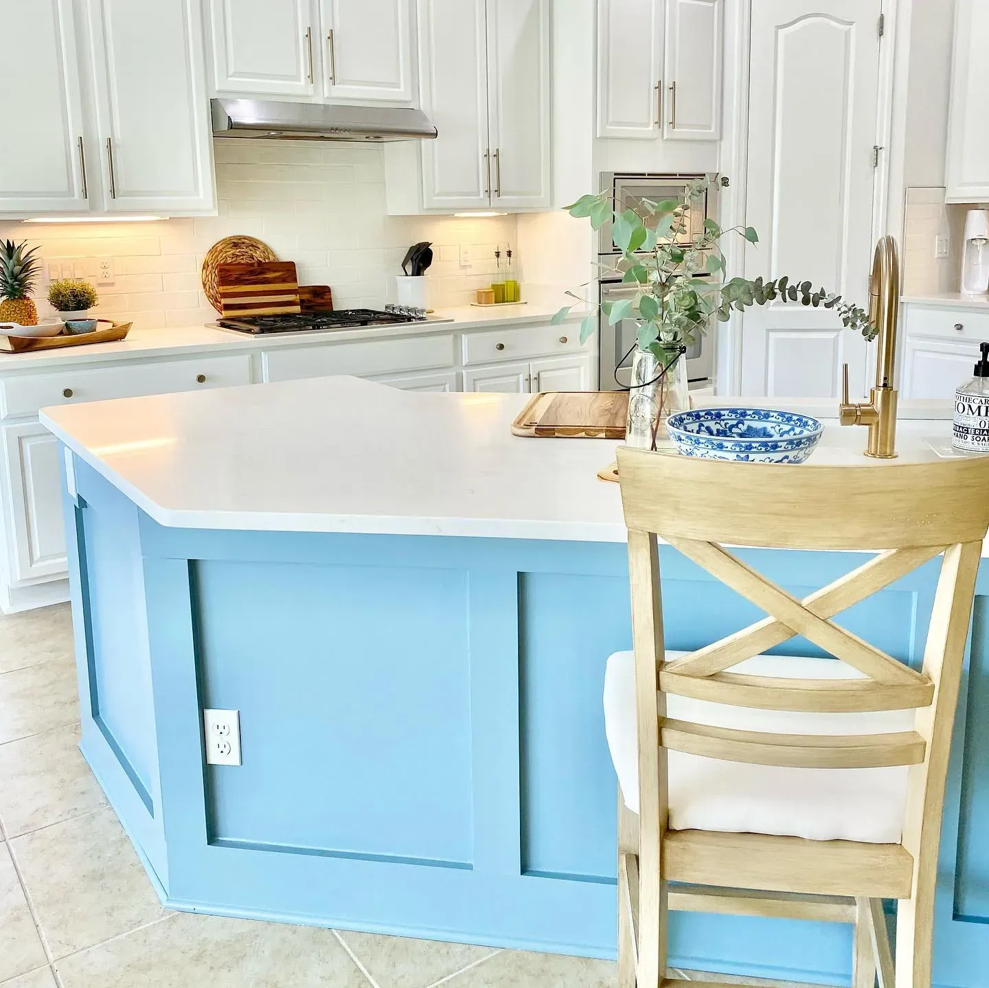 Pure White kitchen cabinets color review