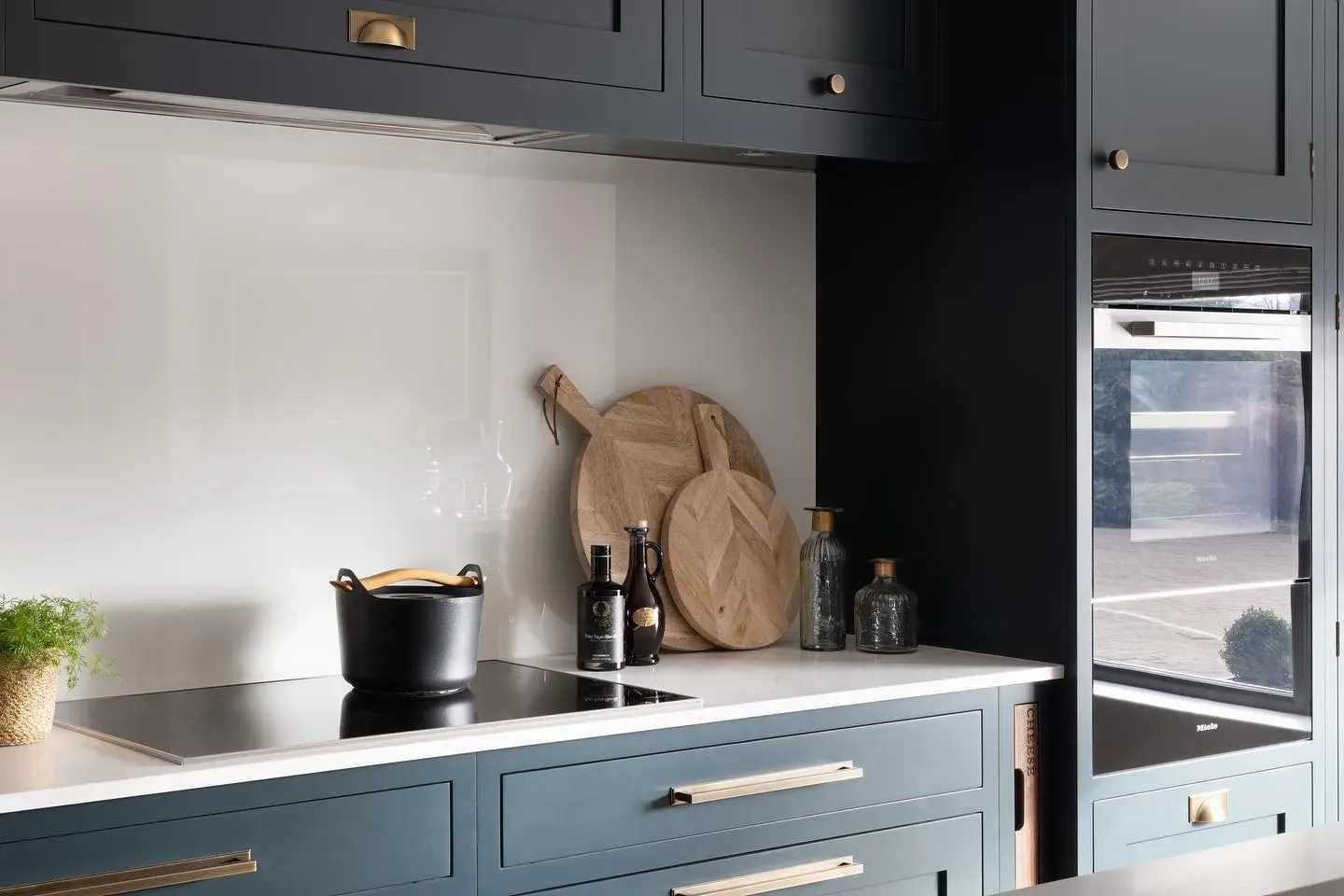 Benjamin Moore Regent Green kitchen cabinets color review
