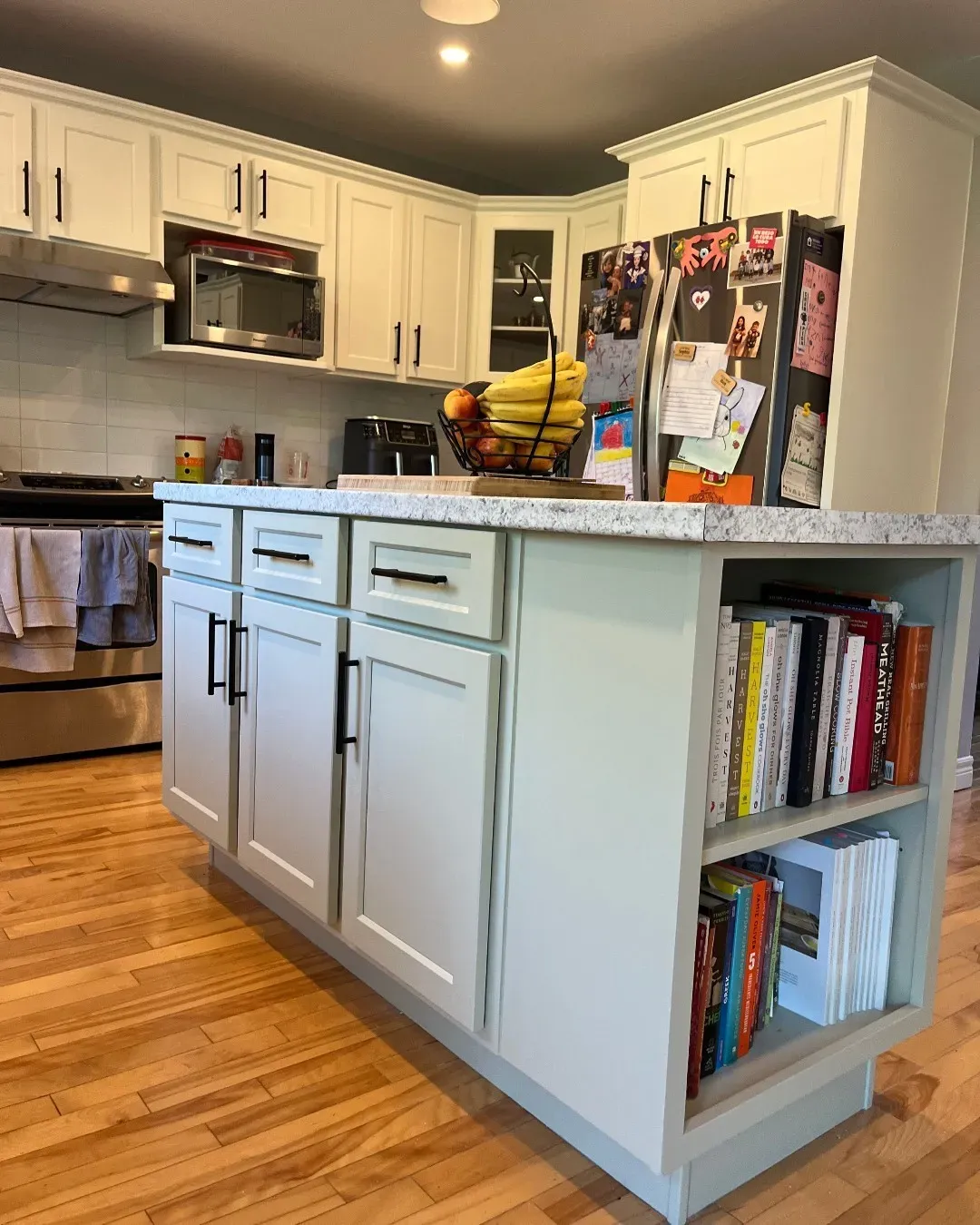 Benjamin Moore OC-118 kitchen cabinets color