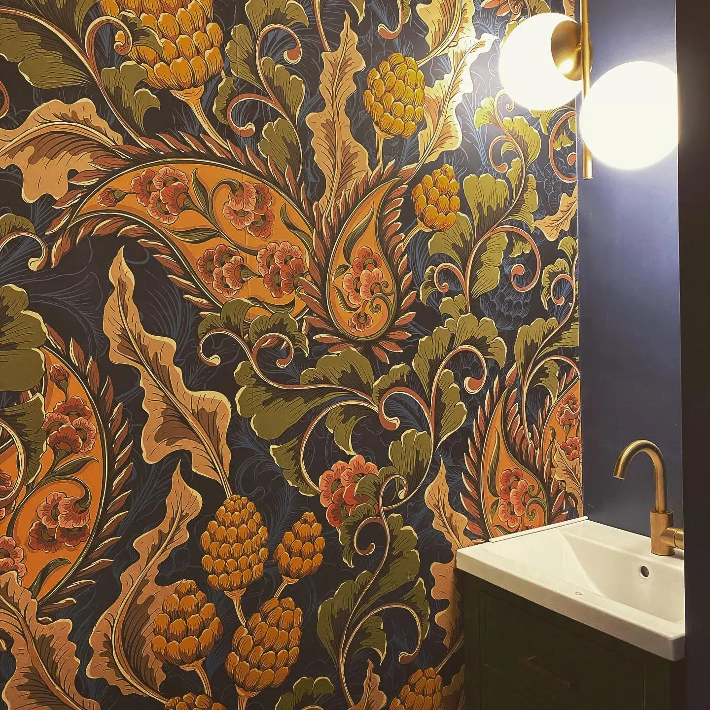 Benjamin Moore Stunning bathroom color
