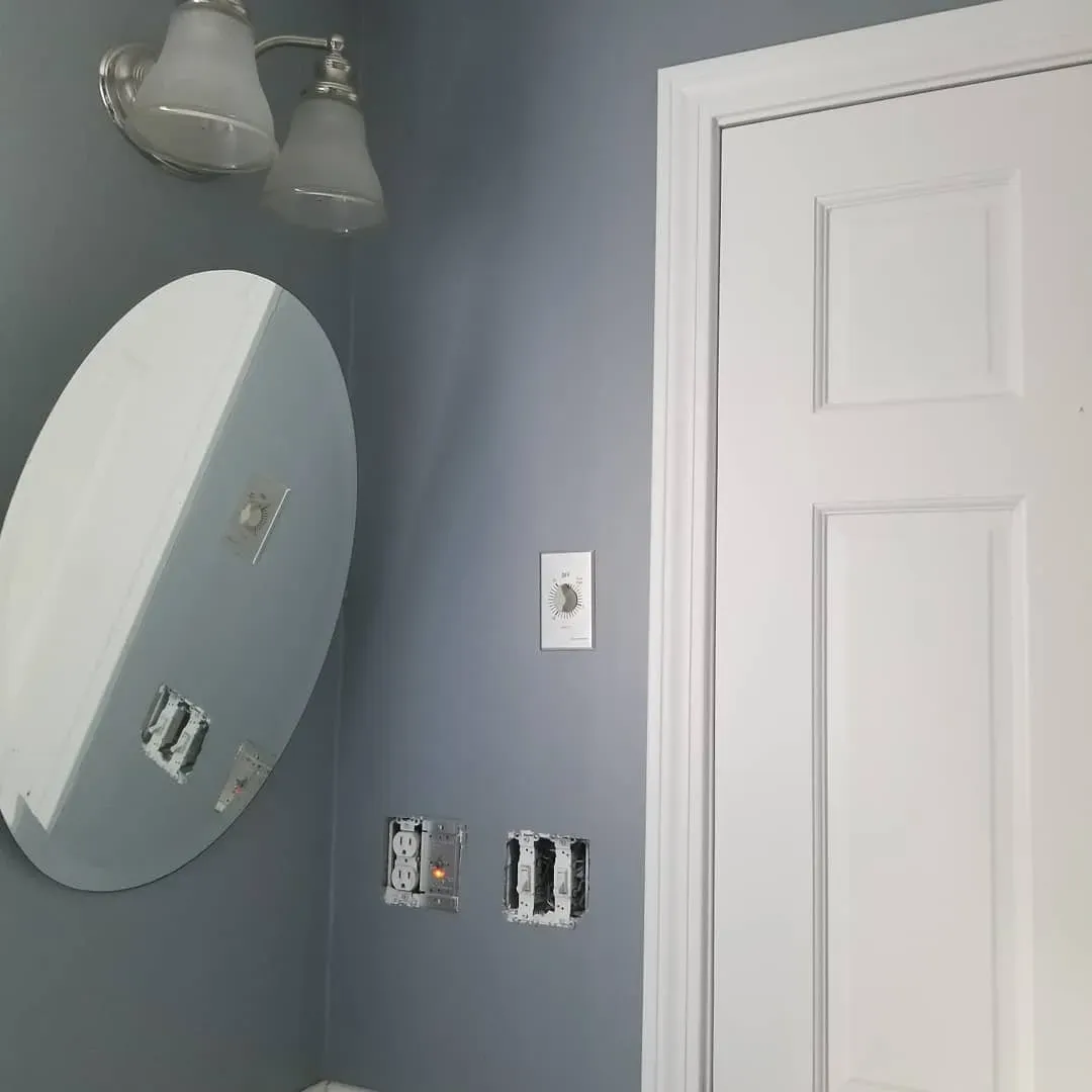 Benjamin Moore Sweatshirt Gray bathroom color