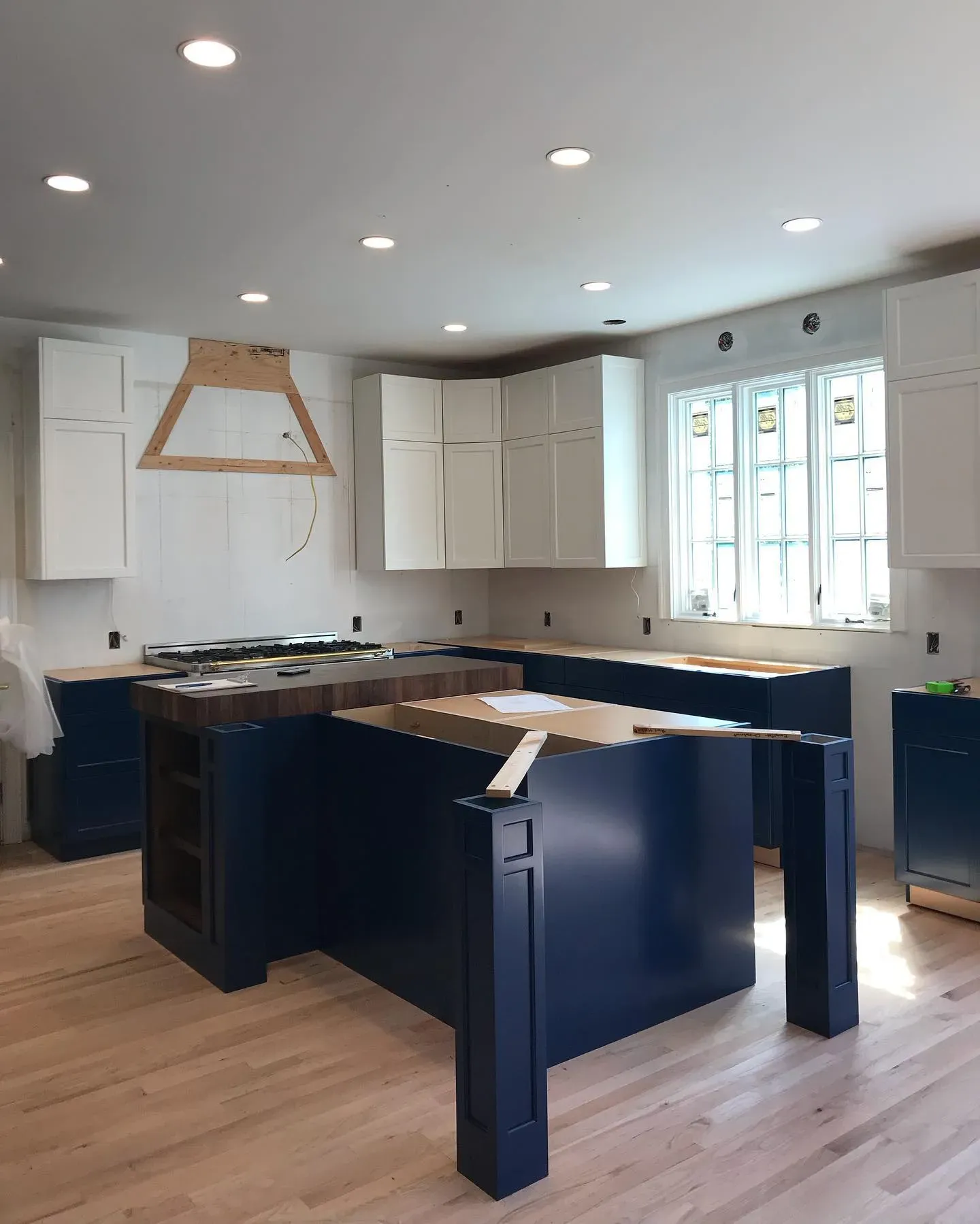 Benjamin Moore Symphony Blue Kitchen Cabinets