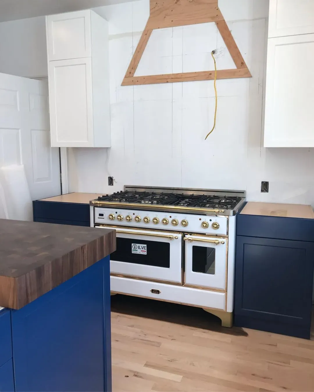 2060-10 Kitchen Cabinets