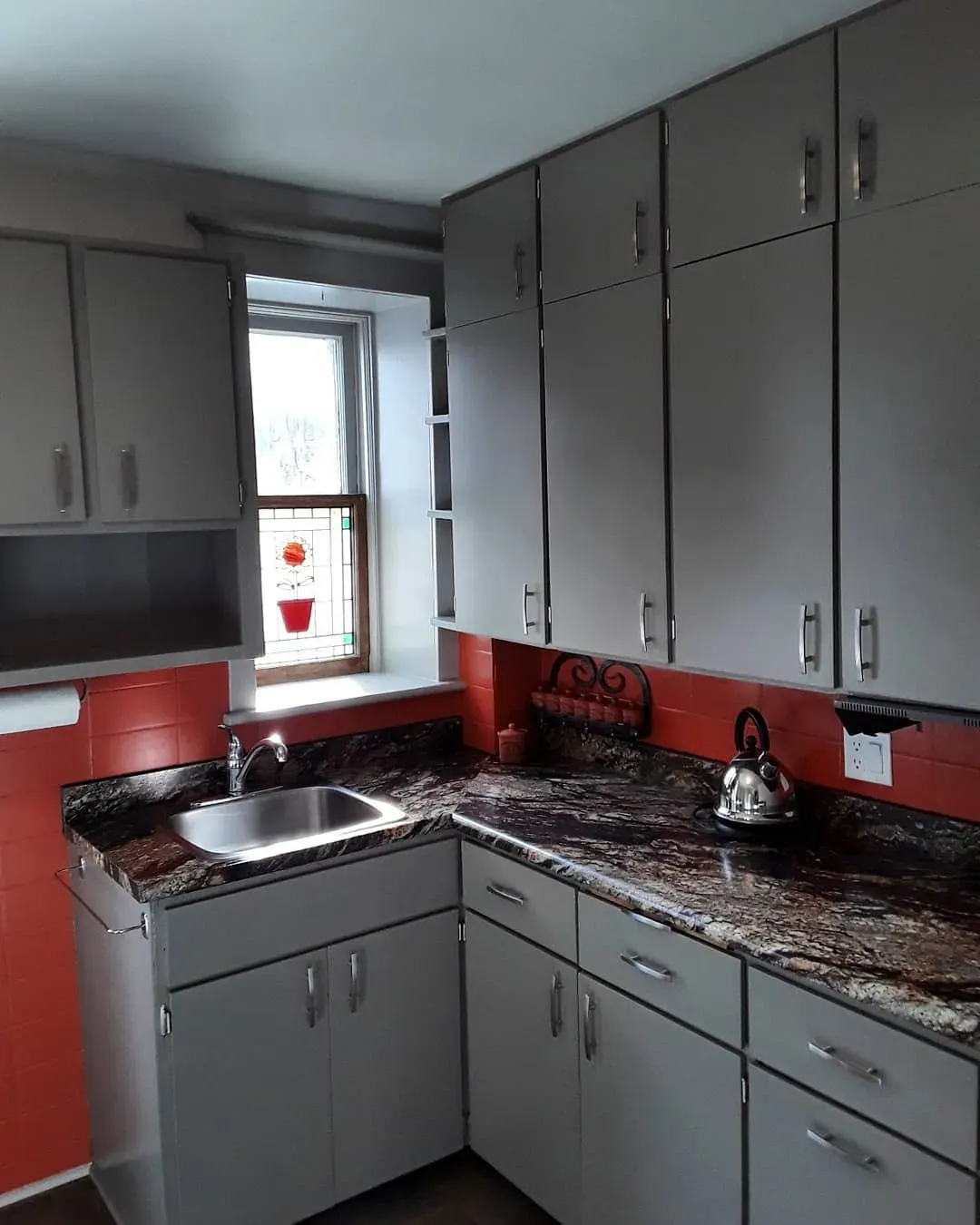 Taos Taupe kitchen cabinets 