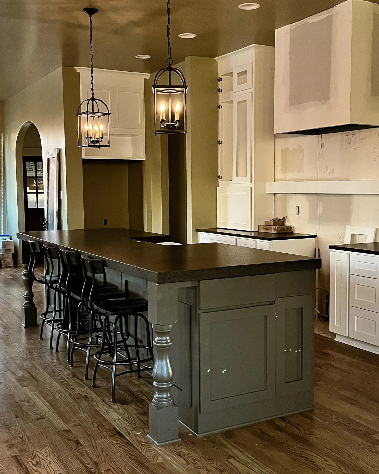 Benjamin Moore Tavern Charcoal kitchen cabinets 