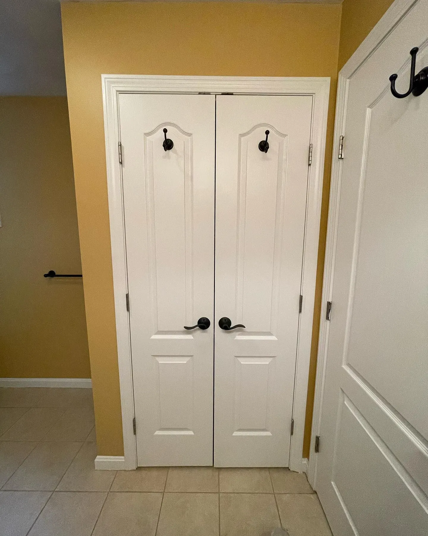 Tavern Ochre bathroom picture