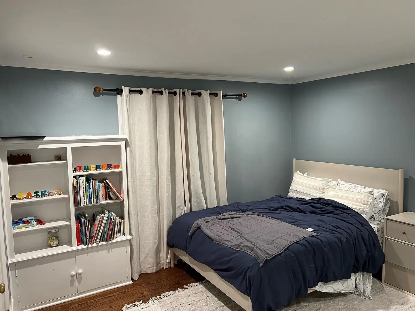 Van Courtland Blue bedroom paint review