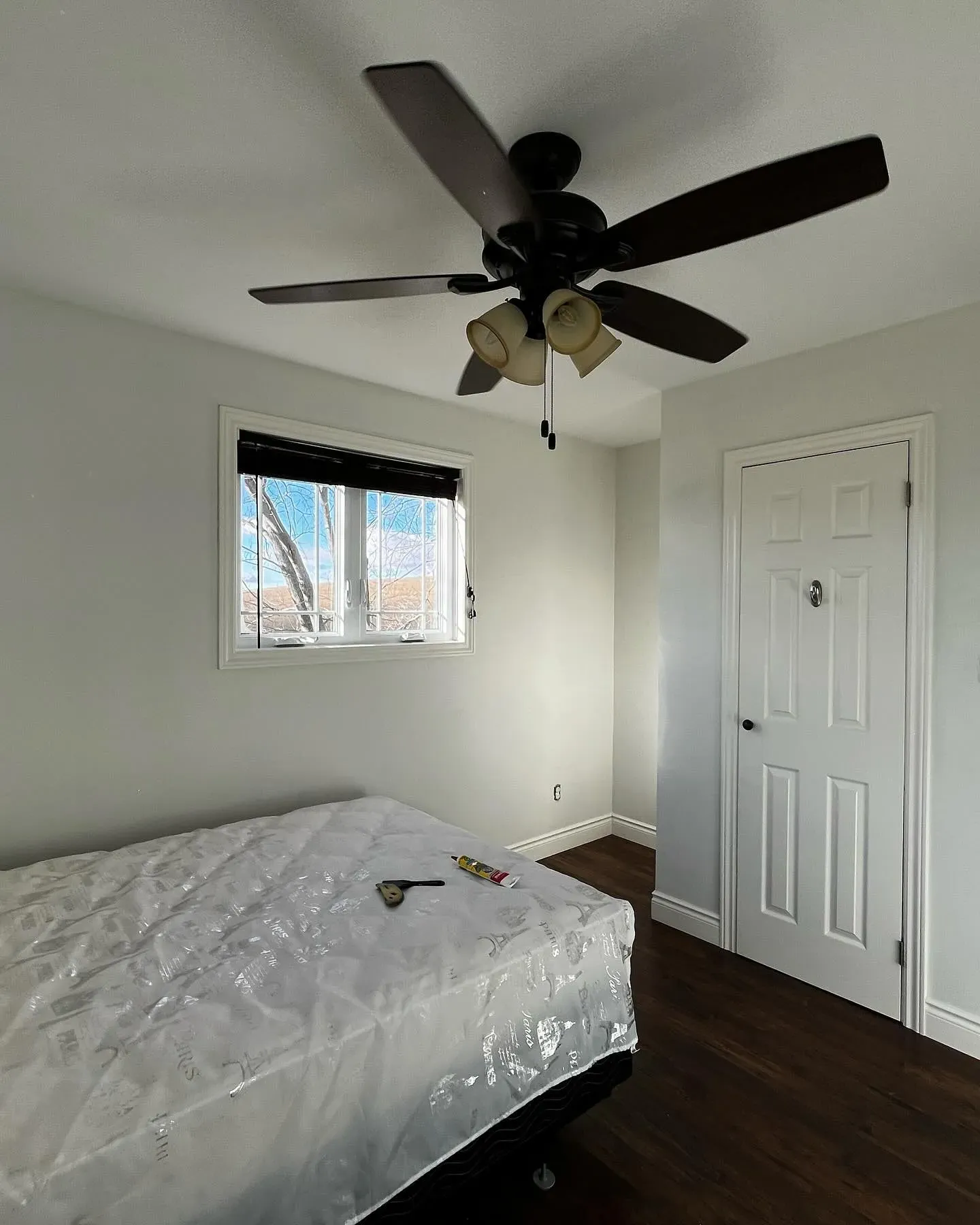 Benjamin Moore Vanilla Milkshake bedroom interior