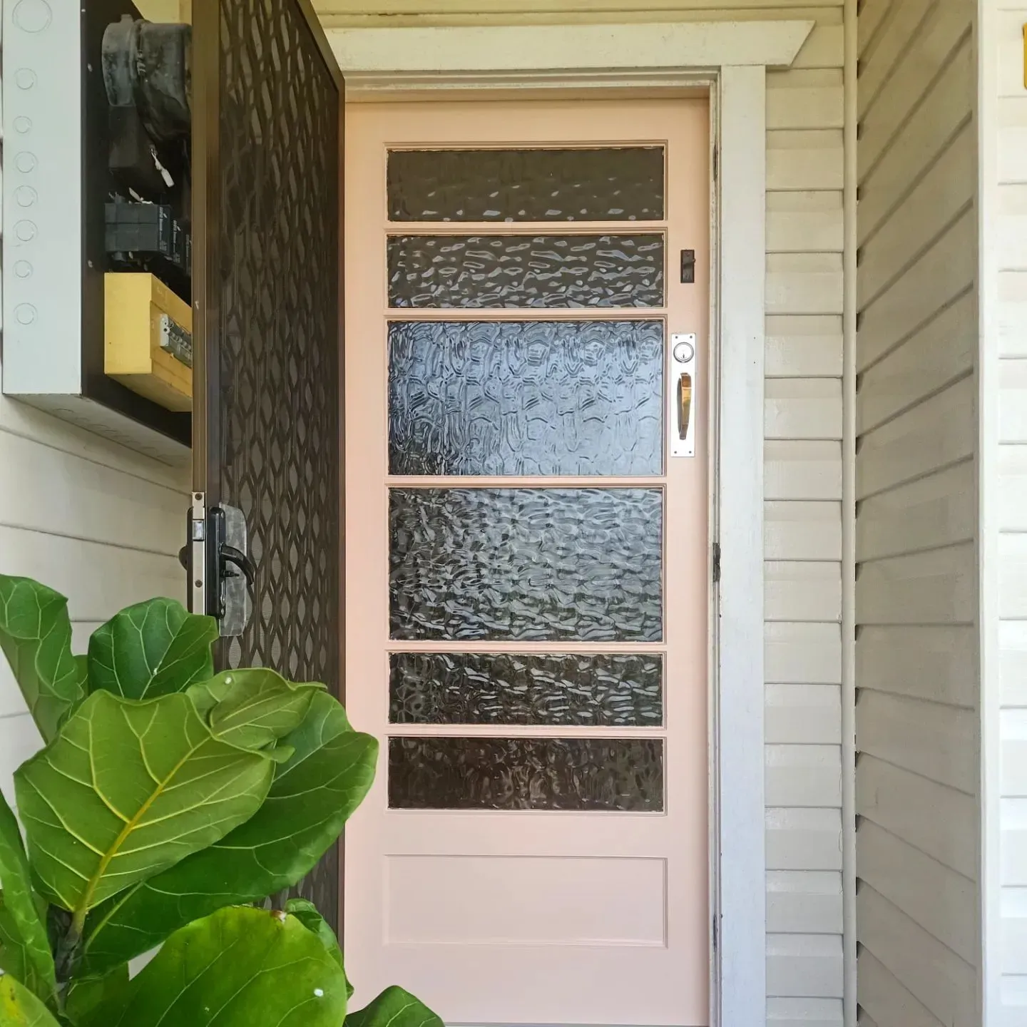 Benjamin Moore Whispering Peach front door color