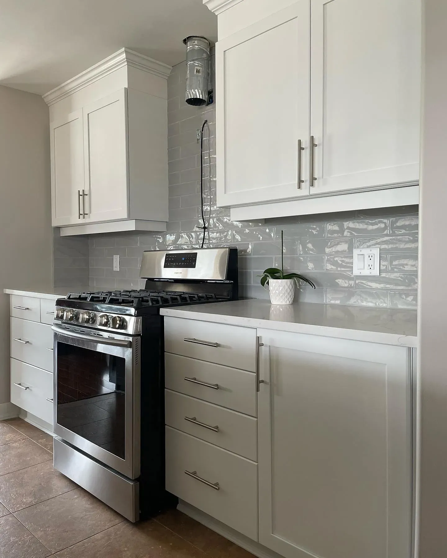 Benjamin Moore Oxford White kitchen cabinets paint