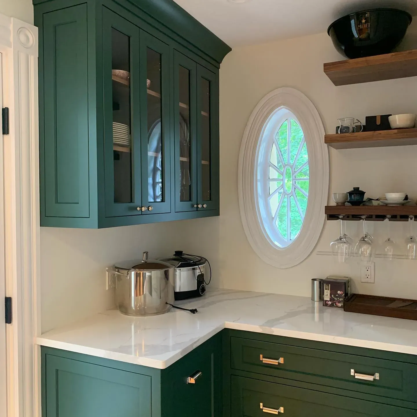 SW 0016 kitchen cabinets color review