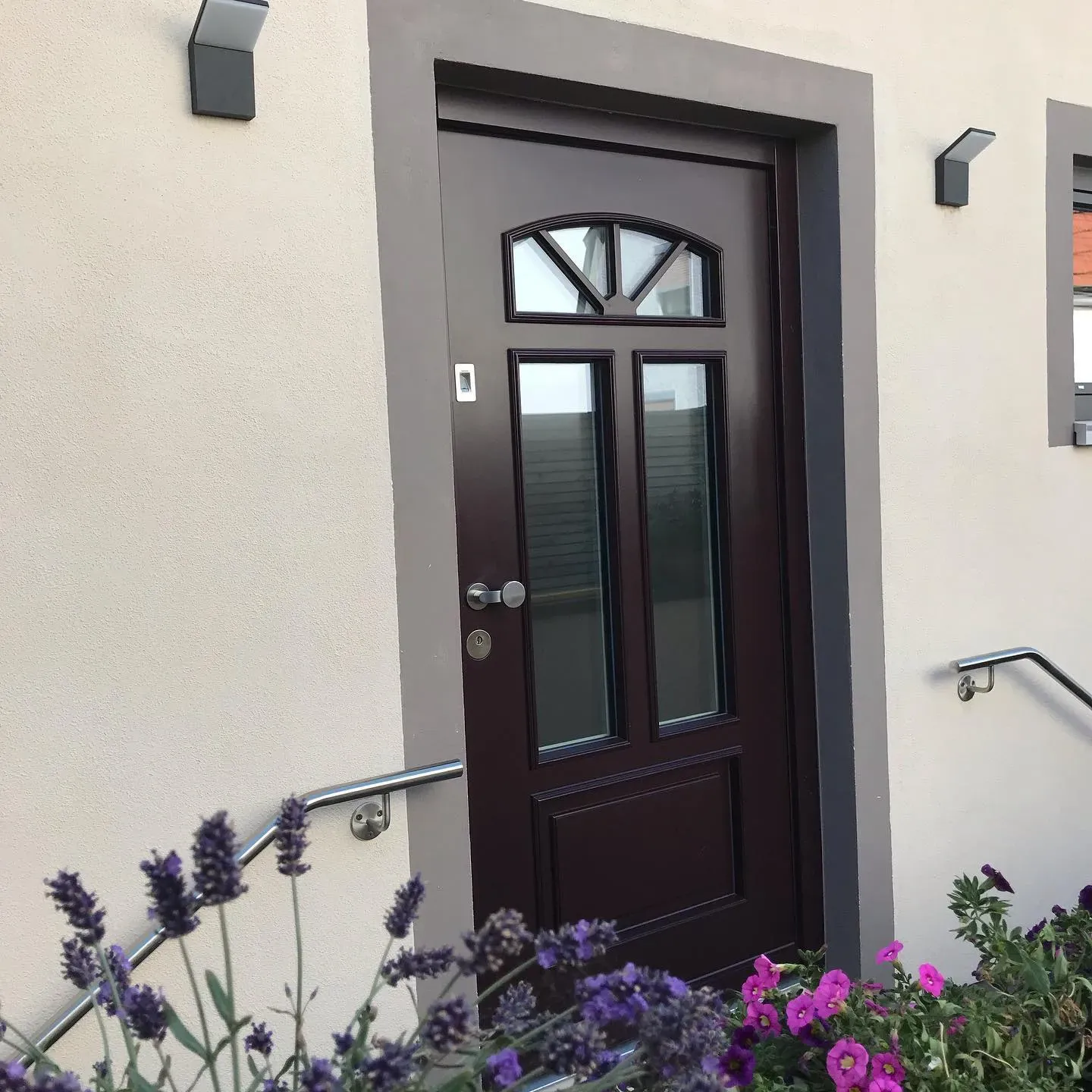 RAL Classic RAL 3007 front door paint review