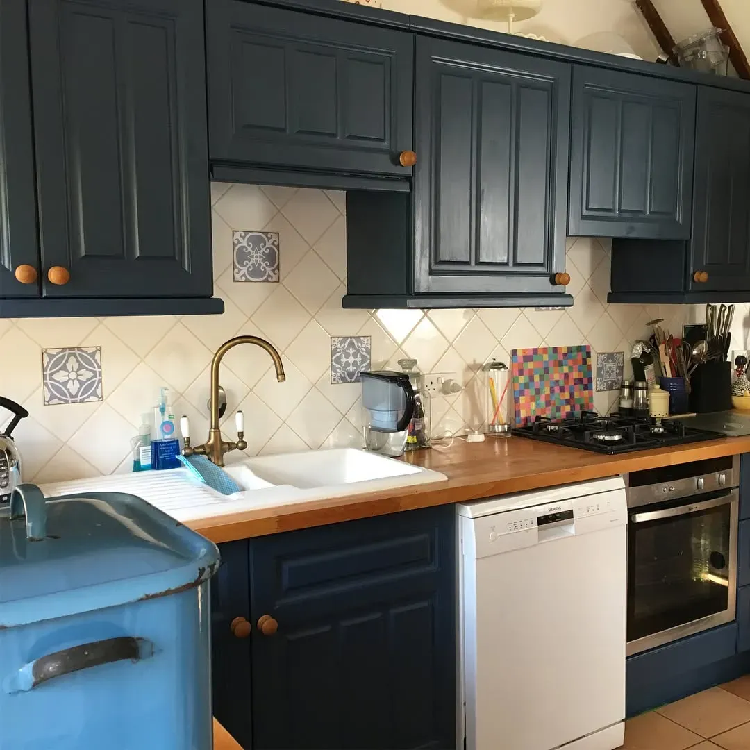 Dulux 30BB 10/112 kitchen cabinets color review