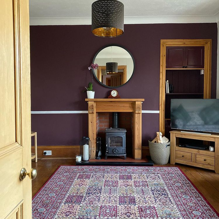 Purple living room with fireplace Brinjal 222