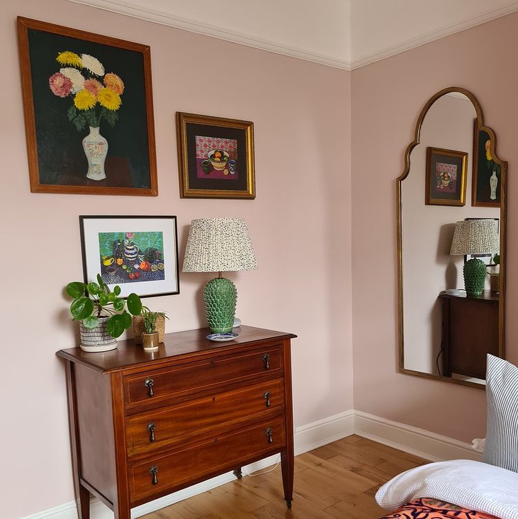 Vintage style interior with Farrow and Ball Calamine paint