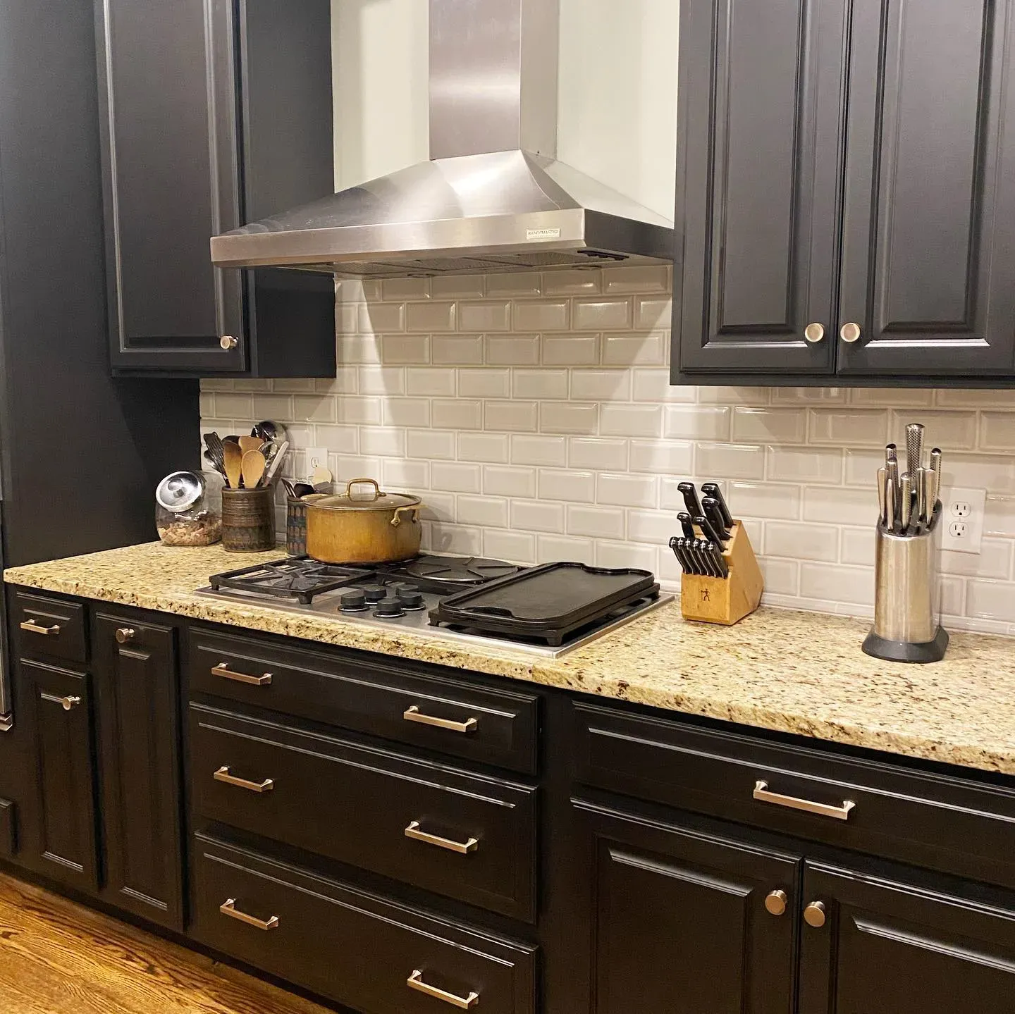 SW Caviar kitchen cabinets paint review