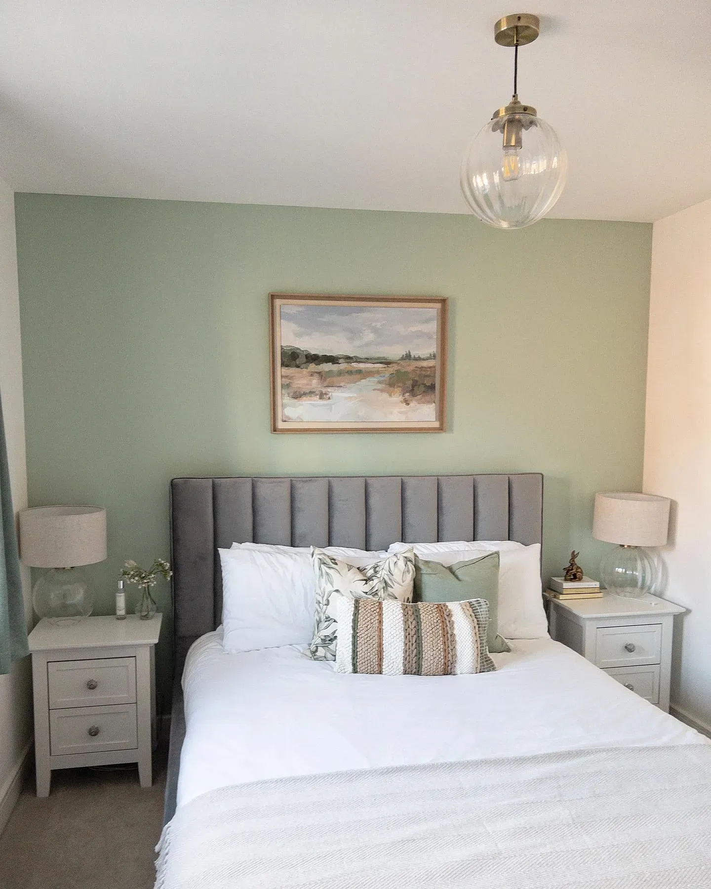 Dulux Woodland Pearl 4 bedroom accent wall 