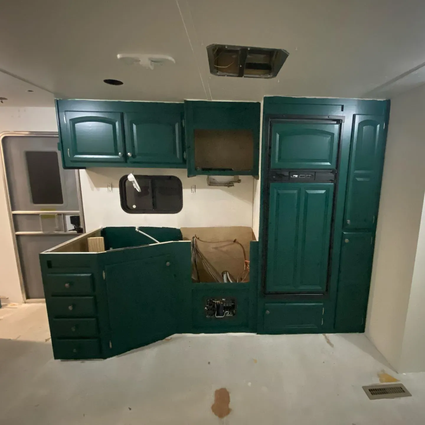 SW Country Squire kitchen cabinets 