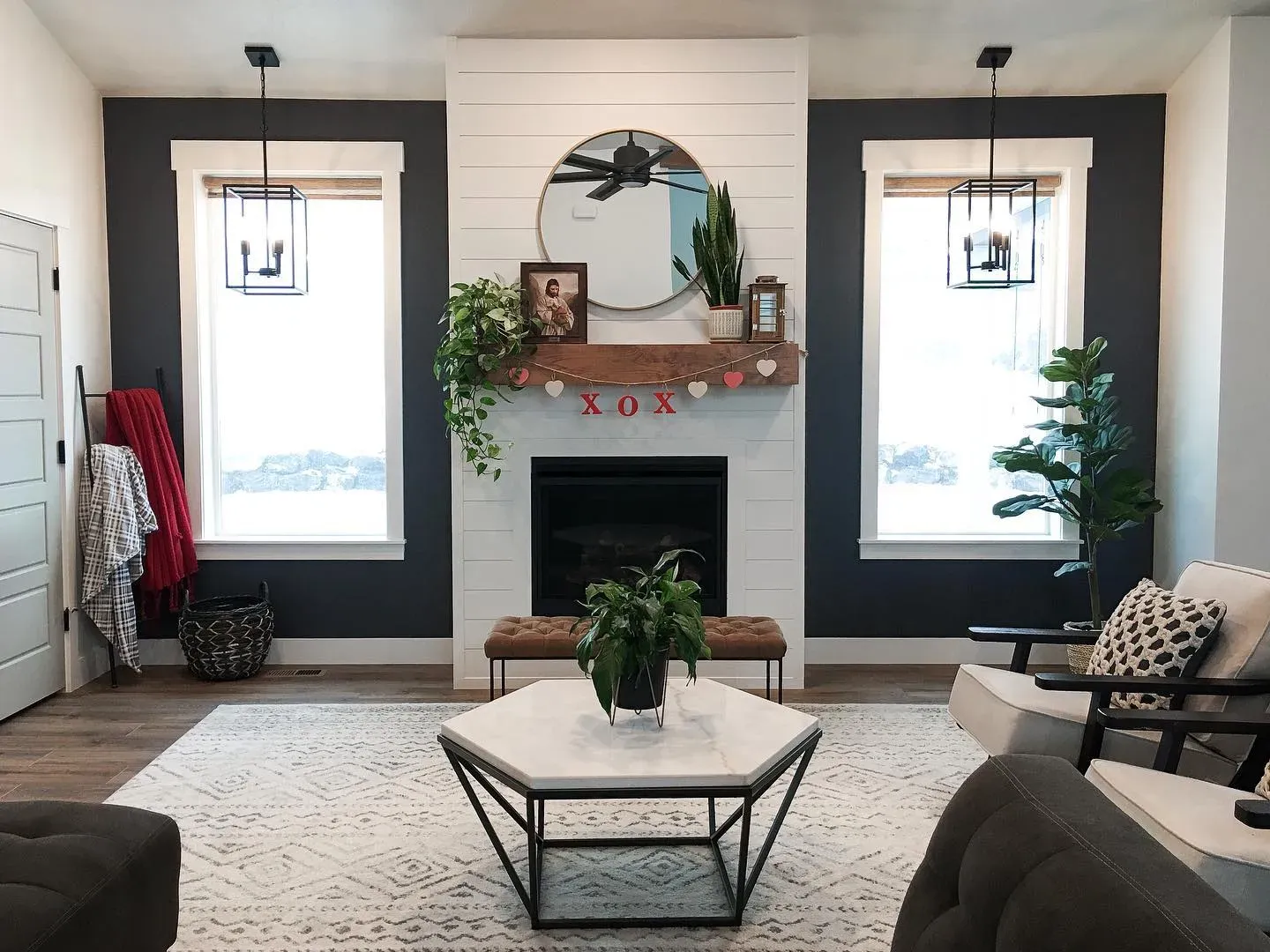 Sherwin Williams SW 7076 living room accent wall