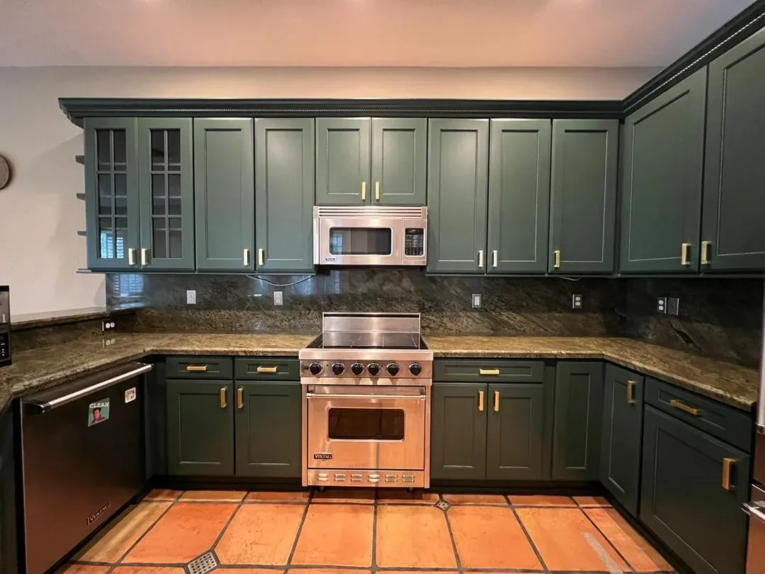 SW Dard Hunter Green kitchen cabinets color review