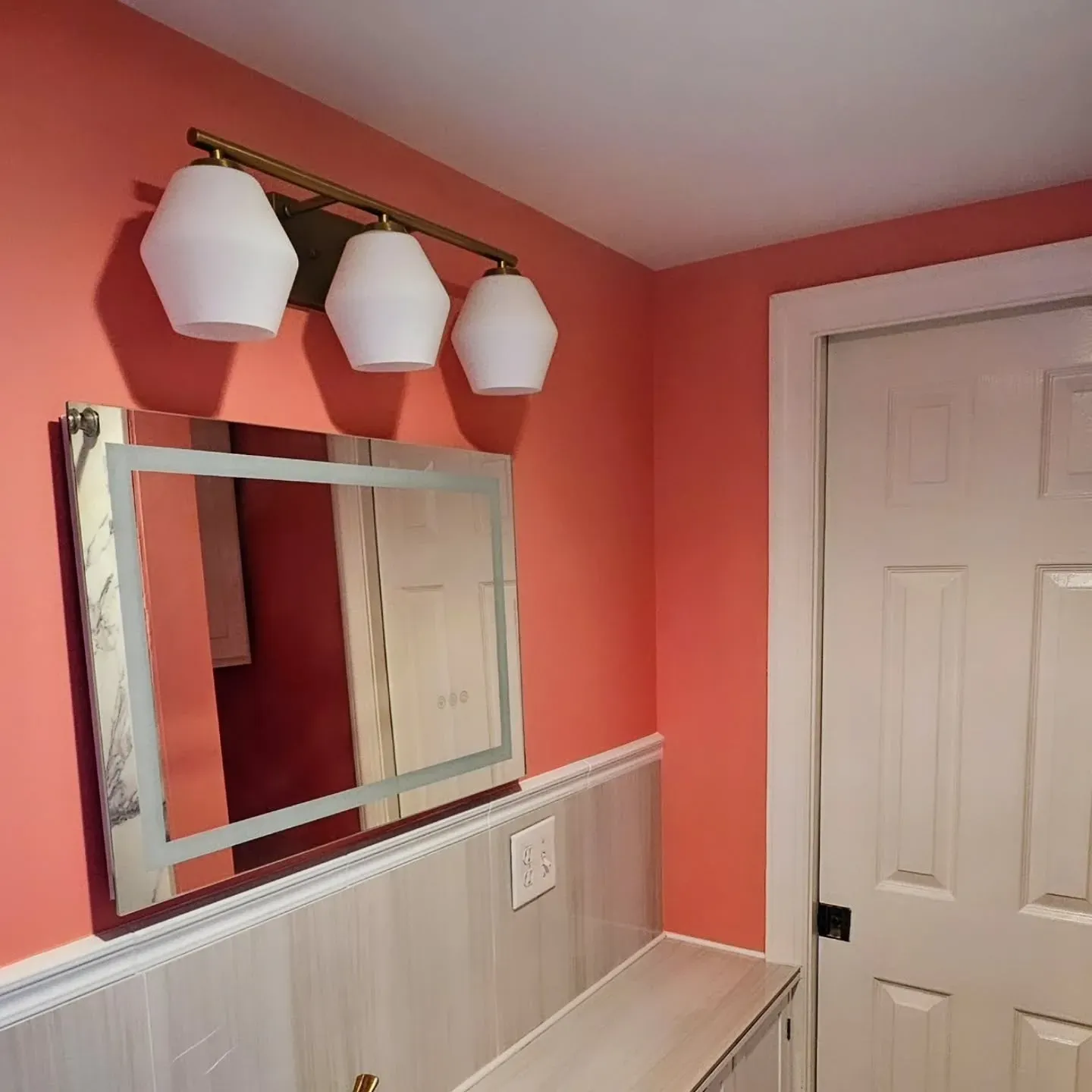 SW Dishy Coral bathroom color