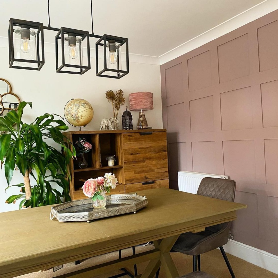 Dusted pink panelled wall Dulux Dusted Heather