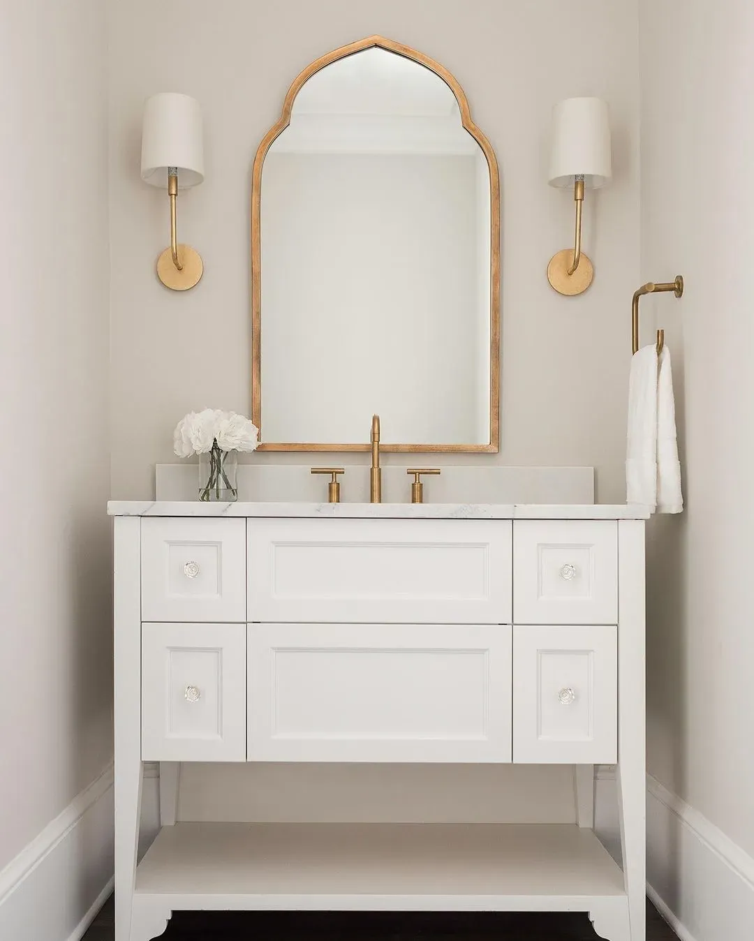 Sherwin Williams SW 7014 bathroom 