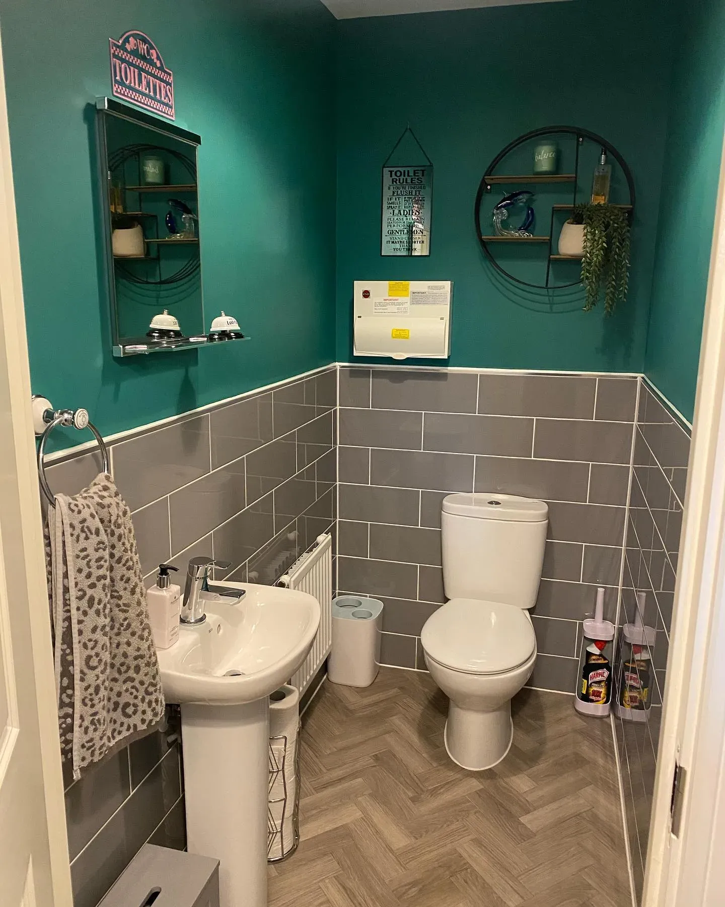 Dulux Emerald Glade bathroom inspiration