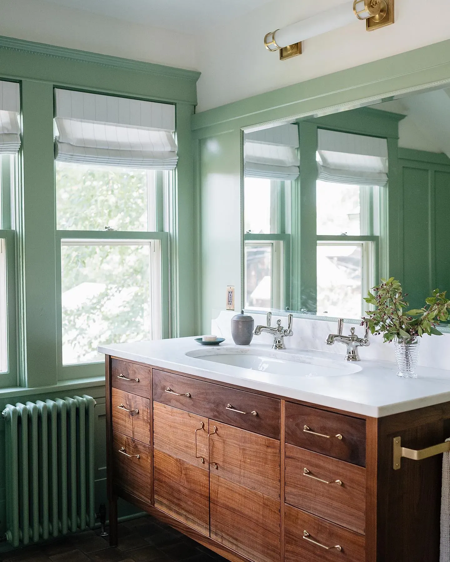 Breakfast Room Green bathroom 