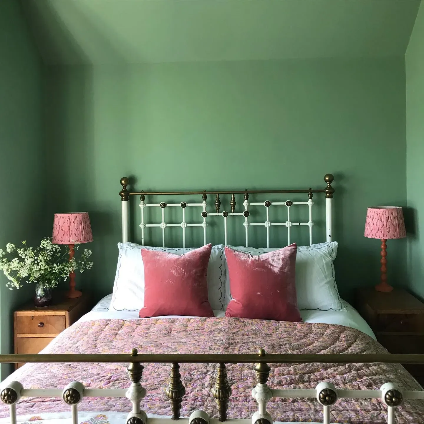 Yeabridge Green bedroom paint