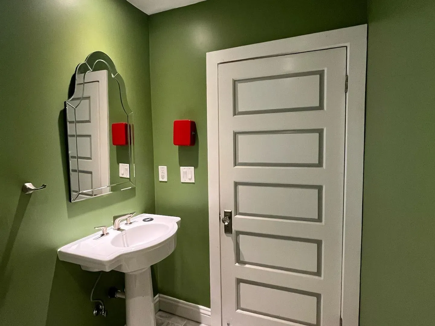 Farrow and Ball Yeabridge Green bathroom interior