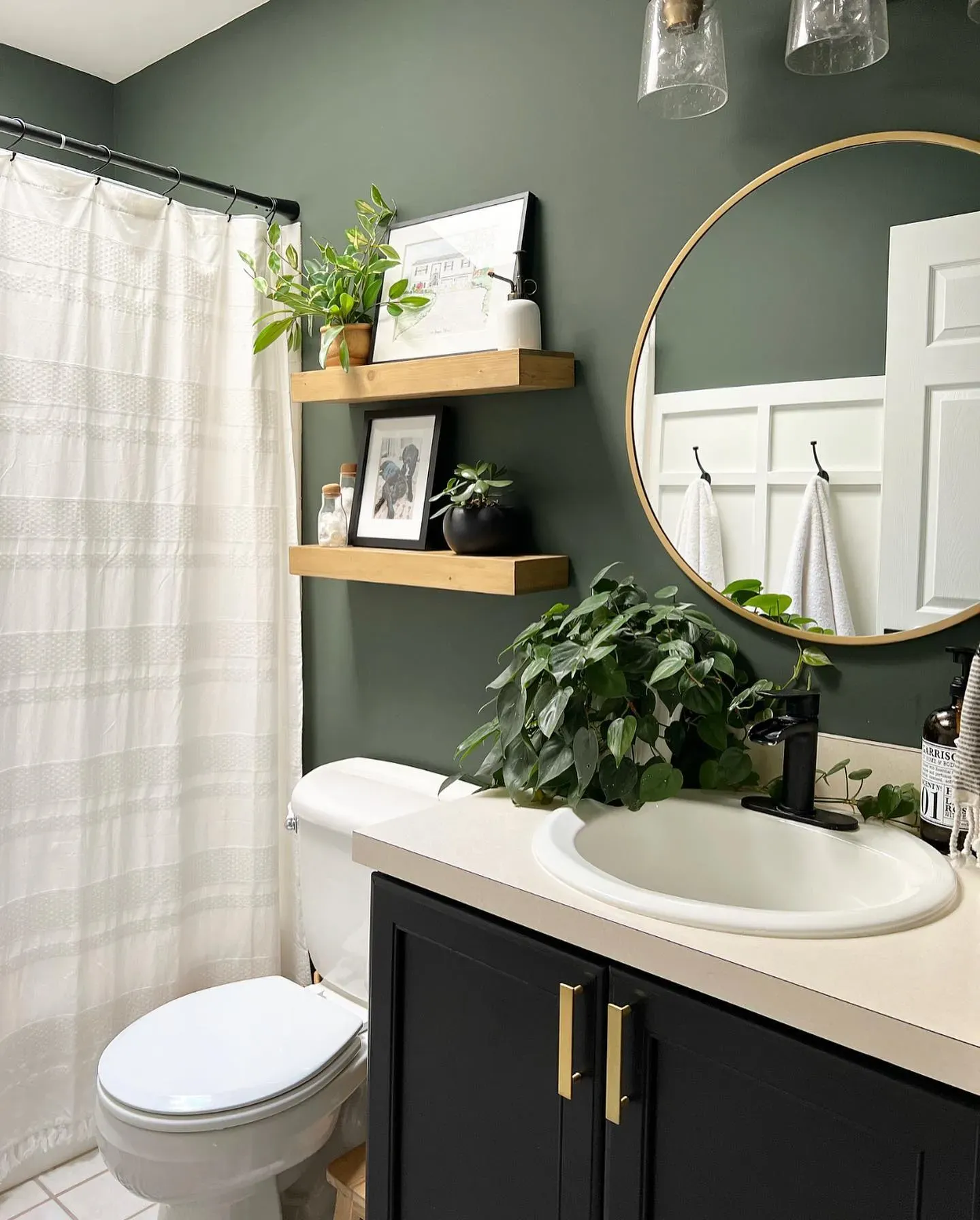 SW Foxhall Green bathroom paint