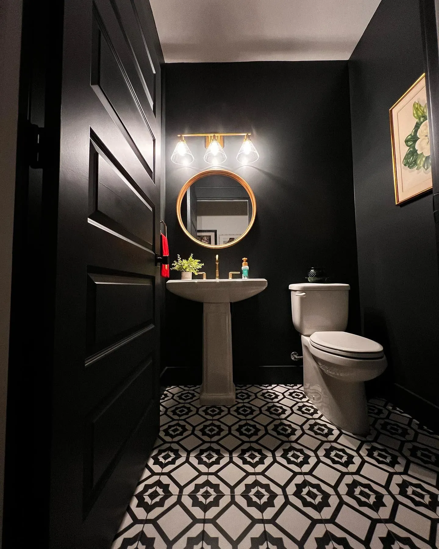 SW Greenblack dark bathroom 