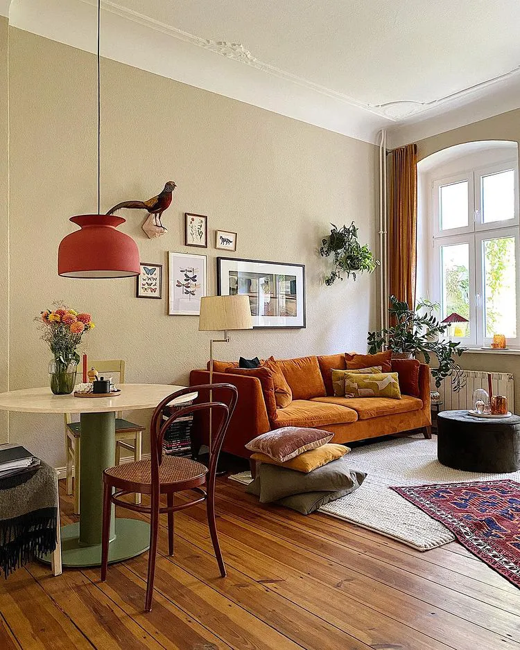 Berlin interior with vintage flair and warm colors