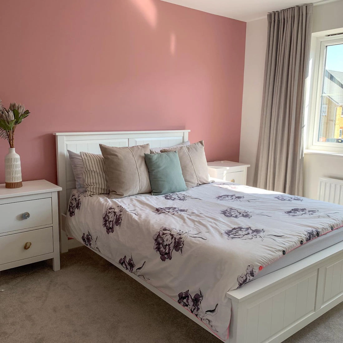 Pink accent wall in a bed room Little Greene Hellebore
