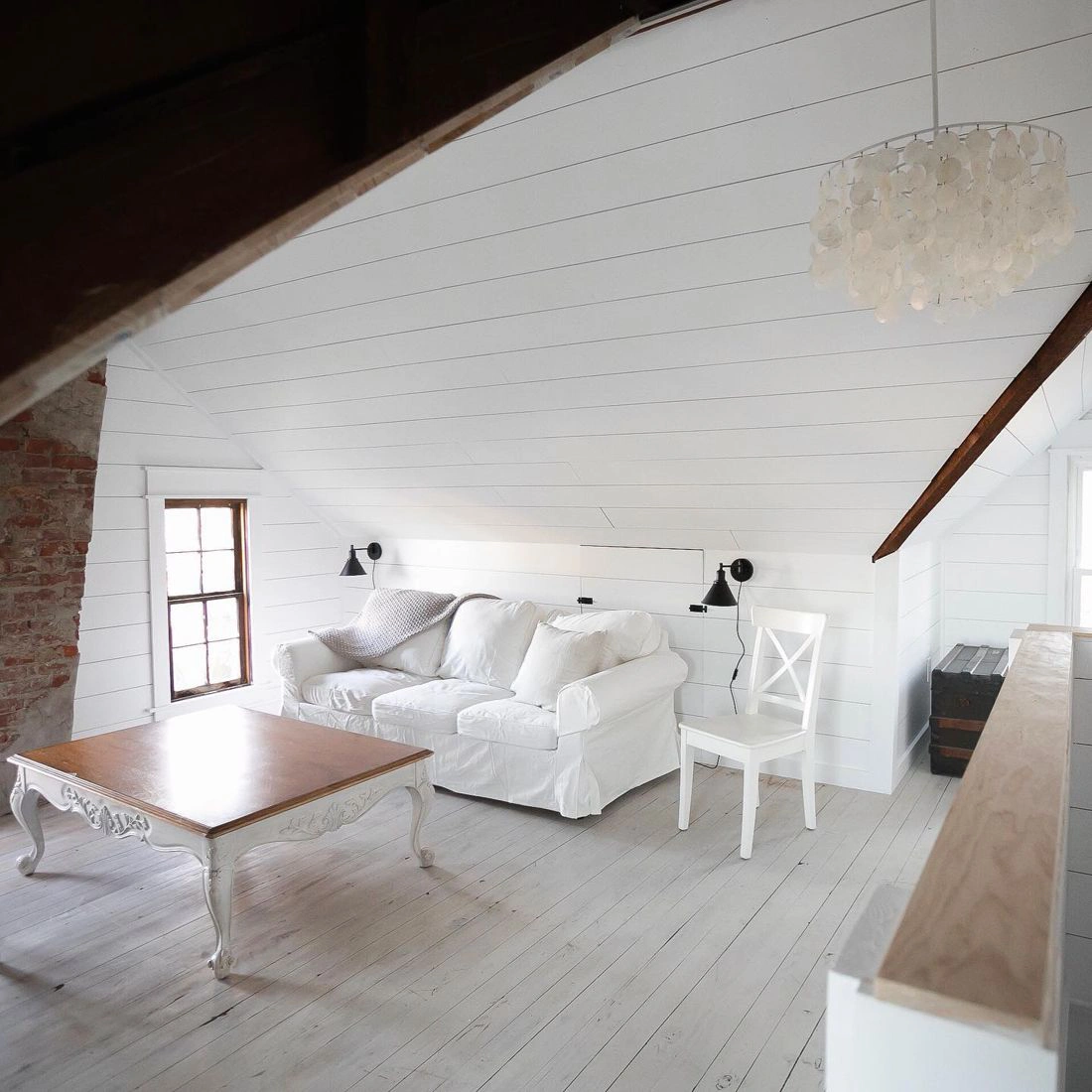 High Reflective White Living Room