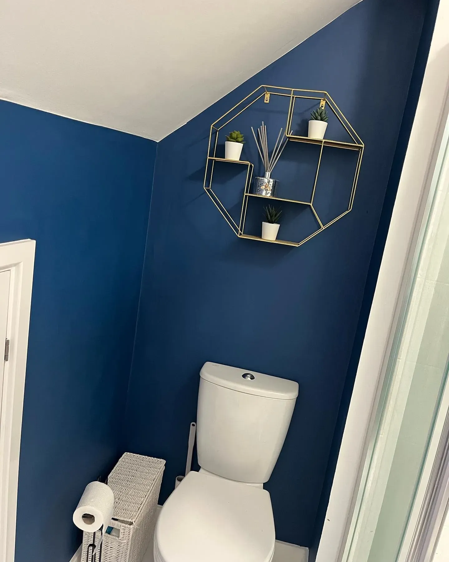 Dulux 10BB 09/155 bathroom color