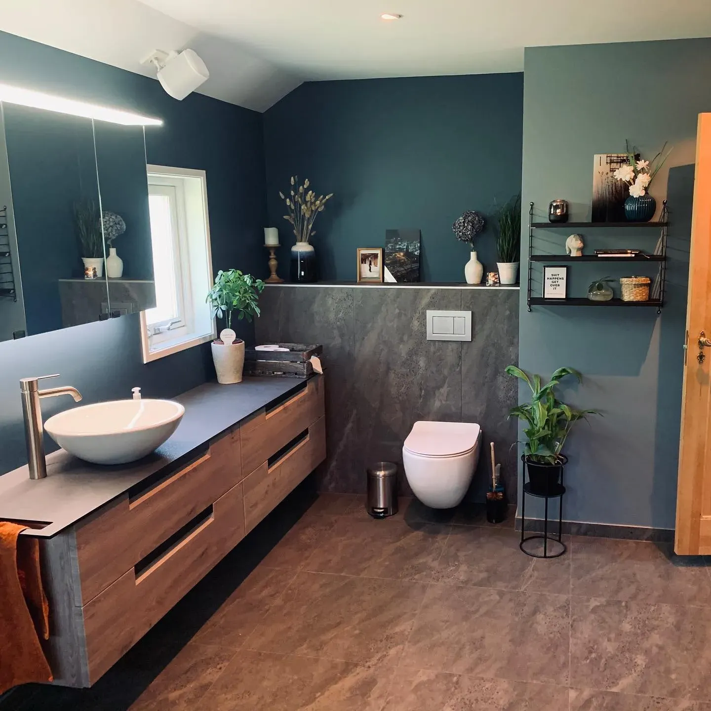 Jotun Industrial Blue bathroom 