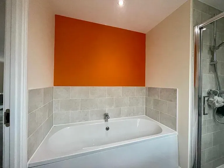 Dulux 40YY 87/094 bathroom review