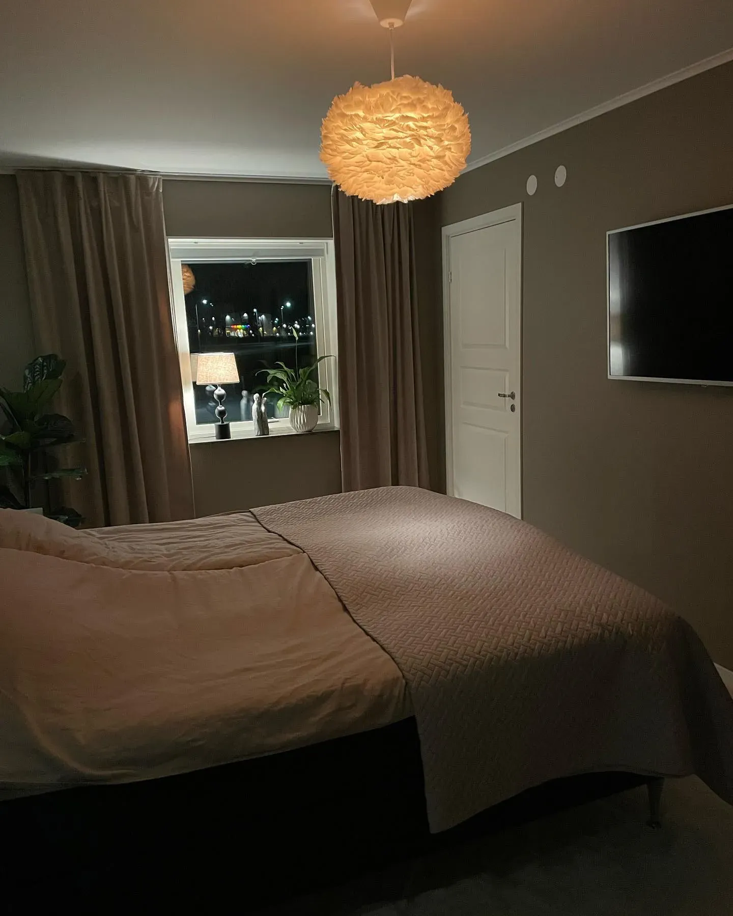 Jotun Muskatnøtt bedroom 