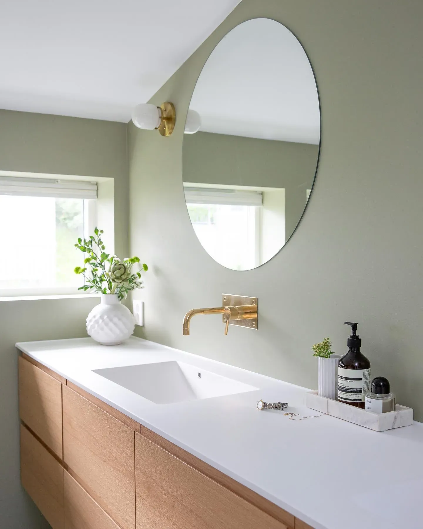 Jotun Laurel bathroom color review