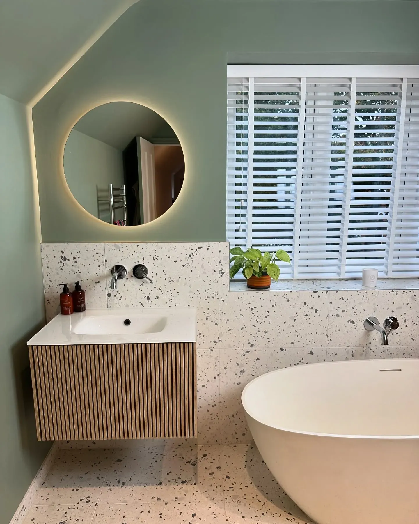 Windmill Lane bathroom color review